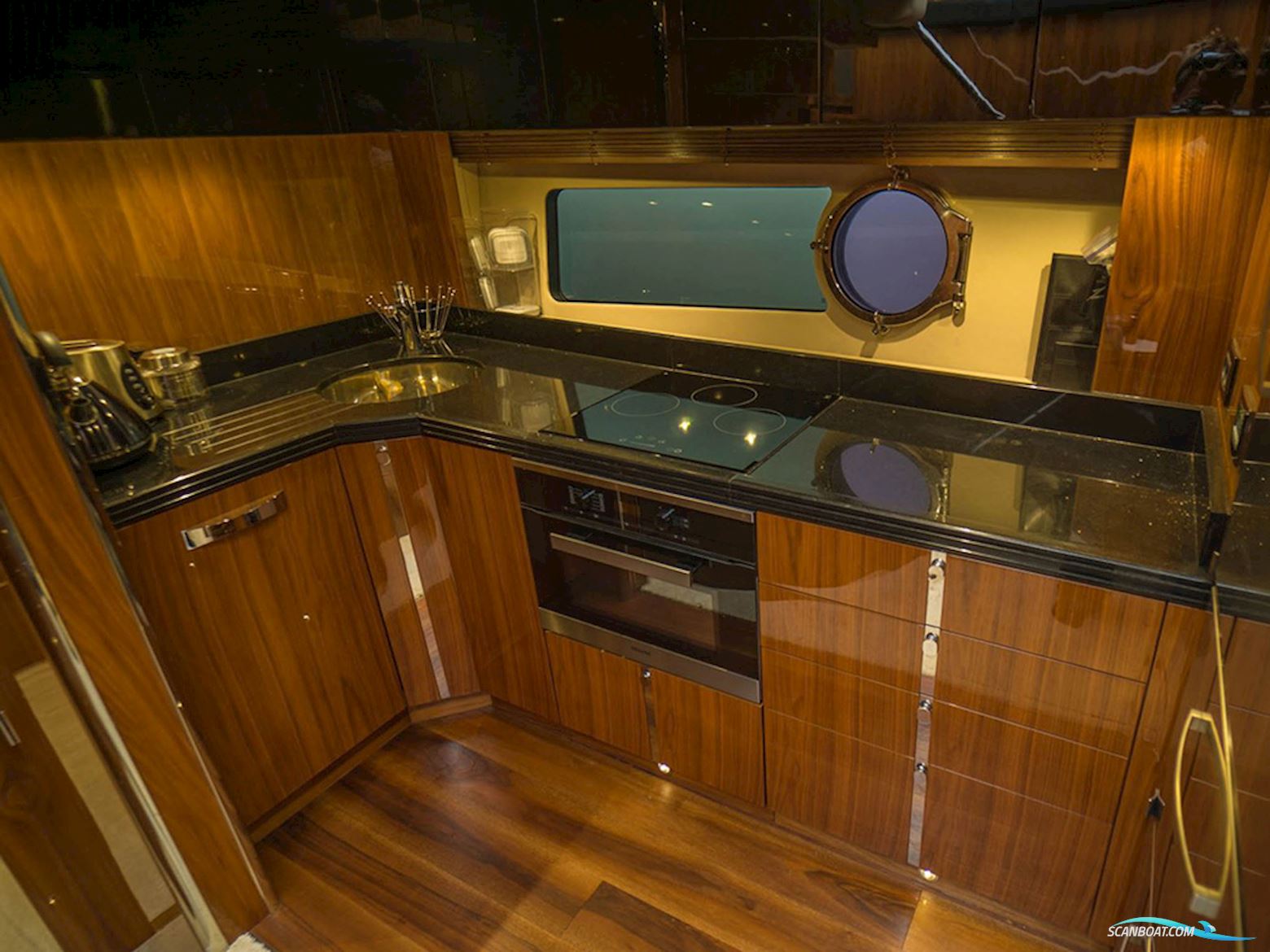 Sunseeker 68 Sport Yacht