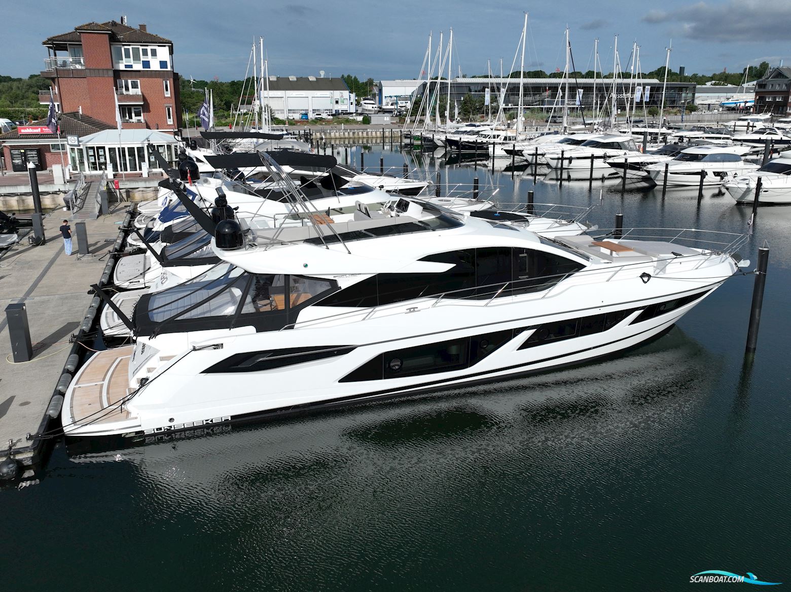 Sunseeker 74 Sport Yacht