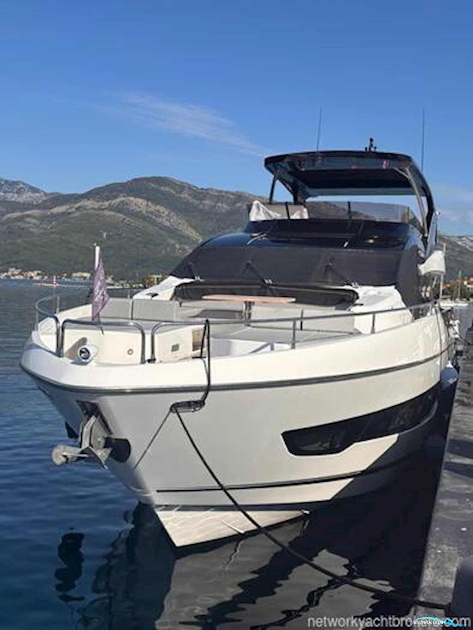 Sunseeker 76 Yacht