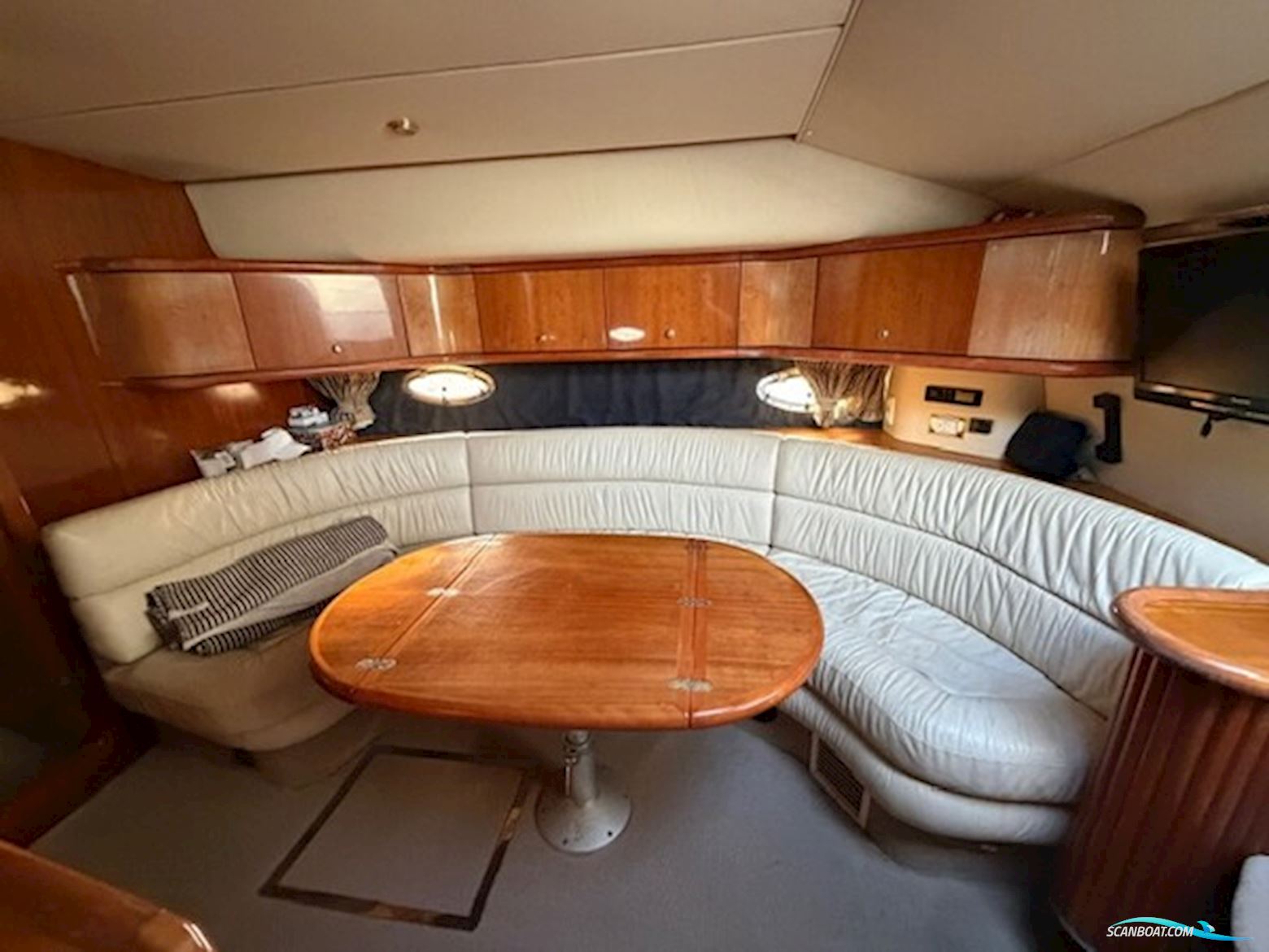 Sunseeker Camargue 44 – 2000 – 2 x Caterpillar 435 HK – Eksklusiv Sportscruiser Med Omfattende Opgraderinger