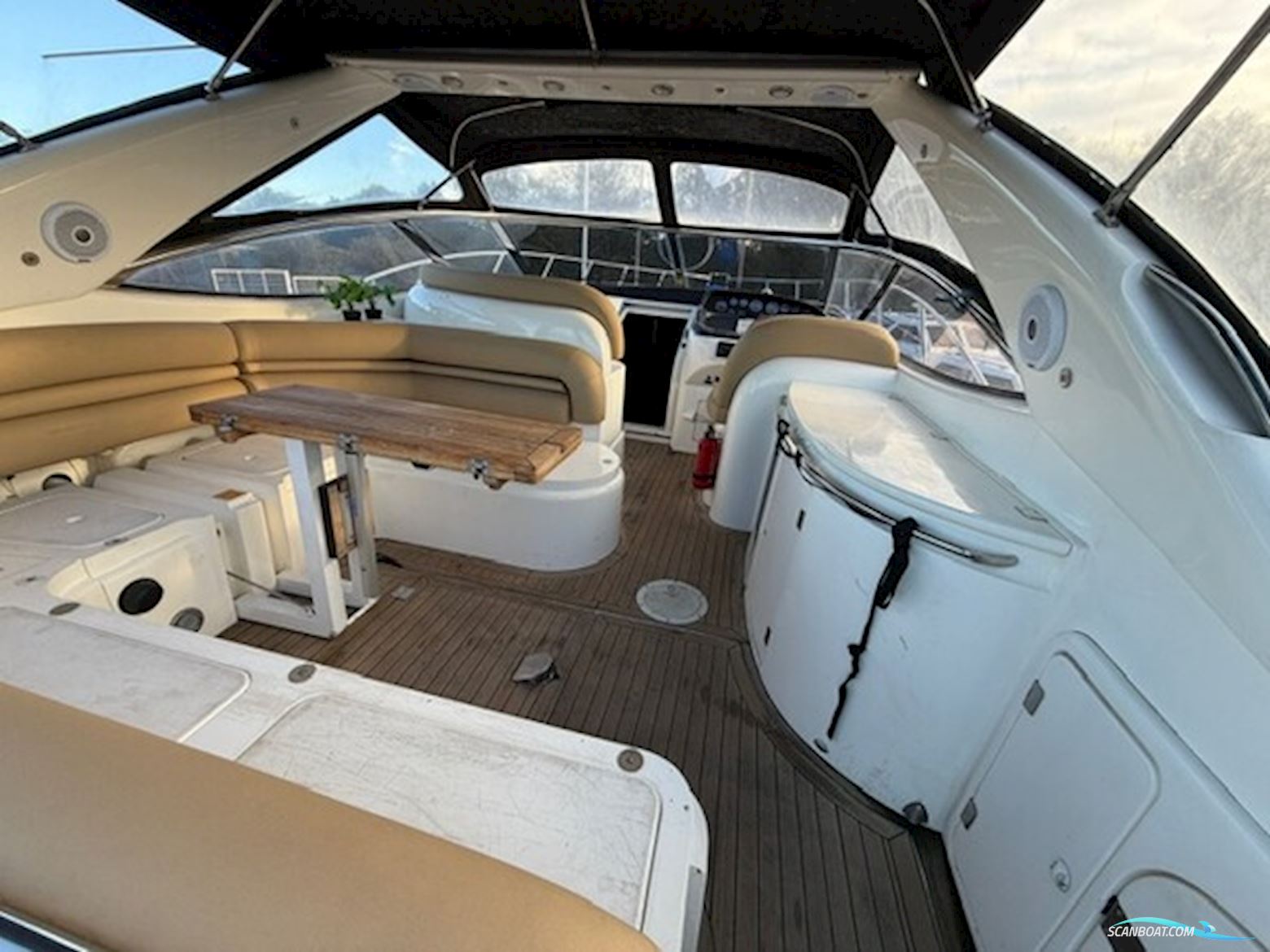 Sunseeker Camargue 44 – 2000 – 2 x Caterpillar 435 HK – Eksklusiv Sportscruiser Med Omfattende Opgraderinger