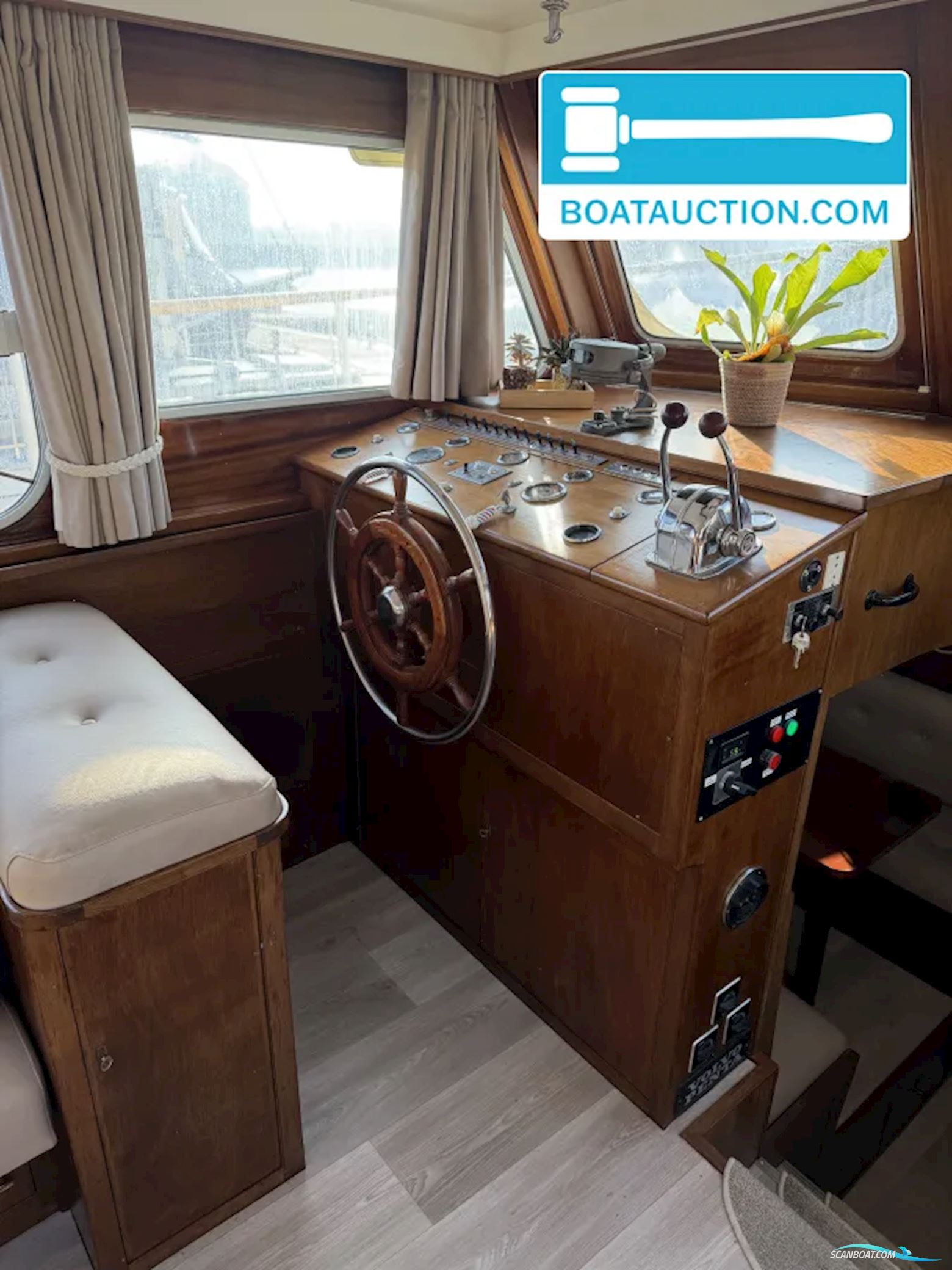 Super Van Craft 13.50