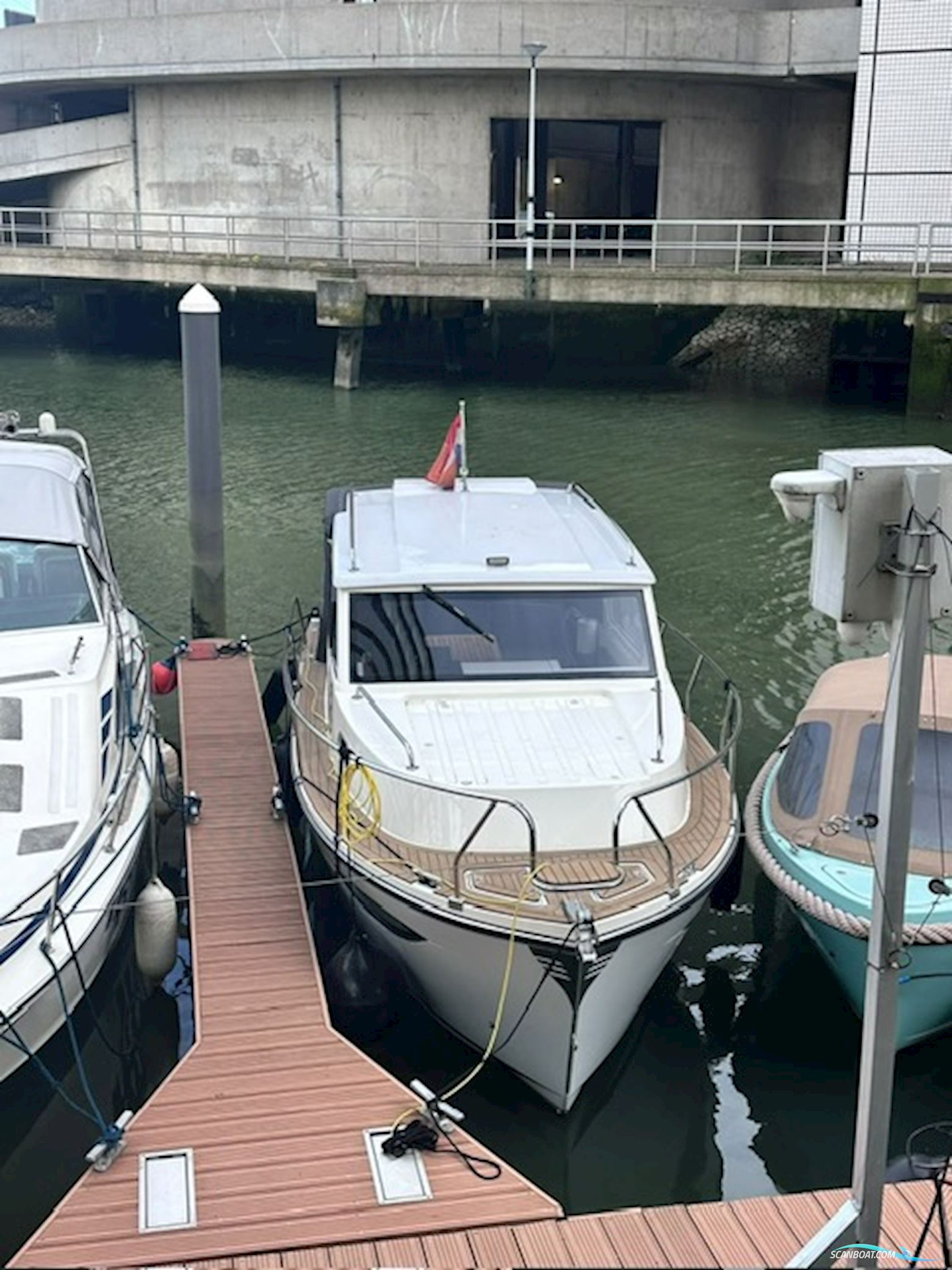 TendR 23 Cabin