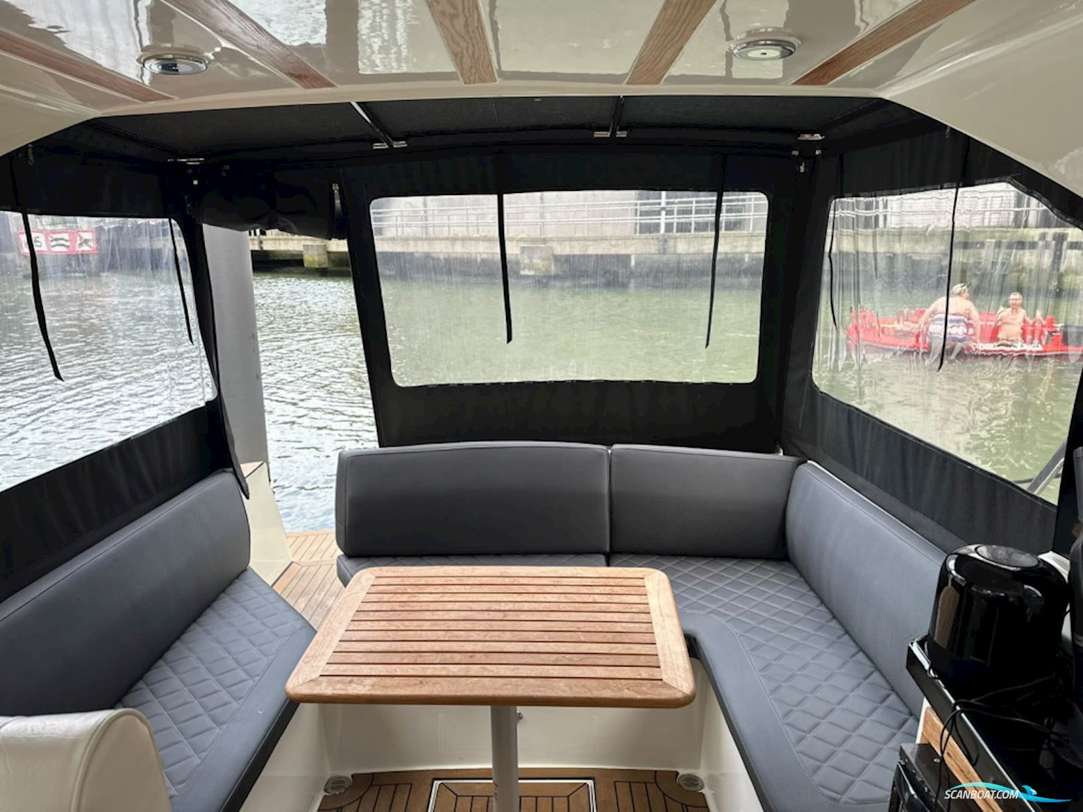 TendR 23 Cabin