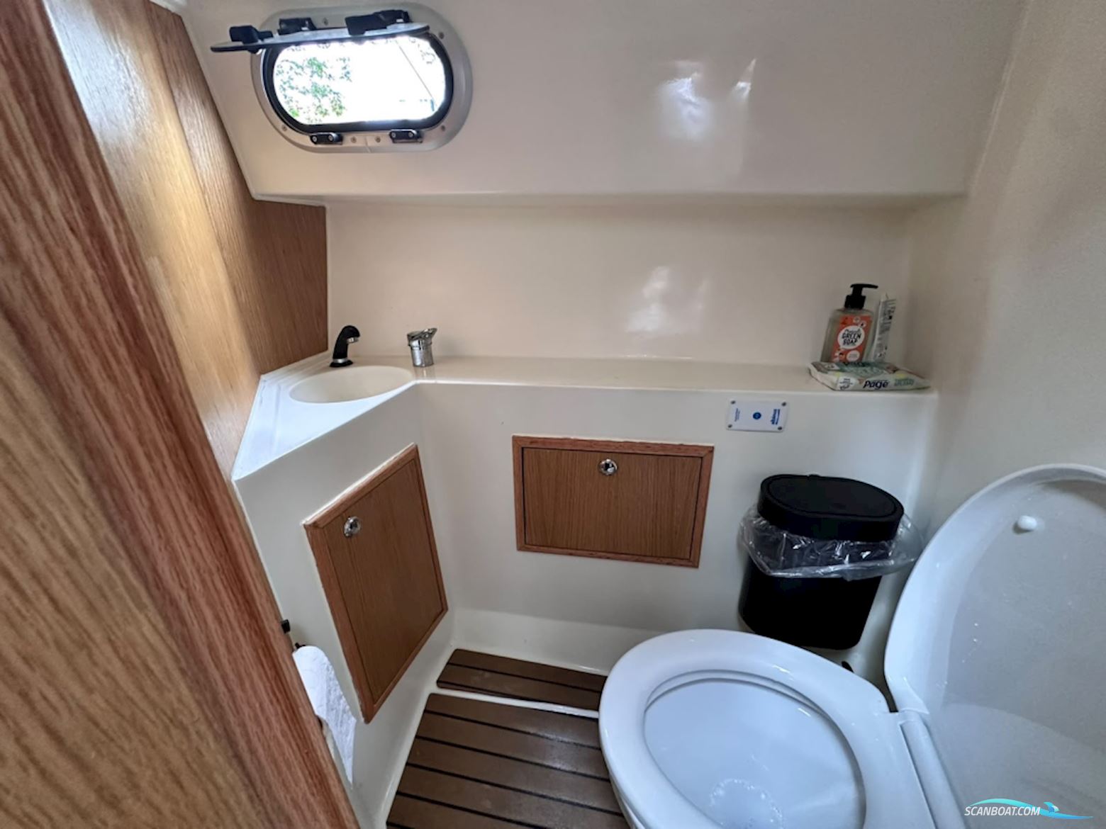 TendR 23 Cabin