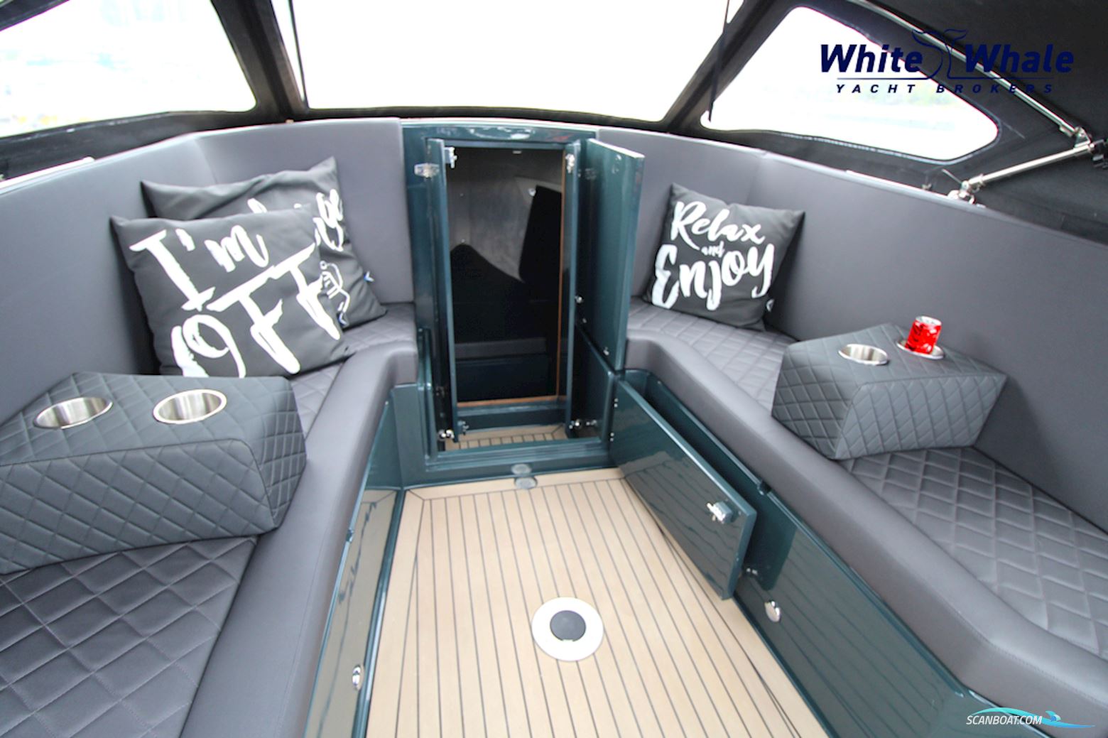 Tendr 27 Cabin