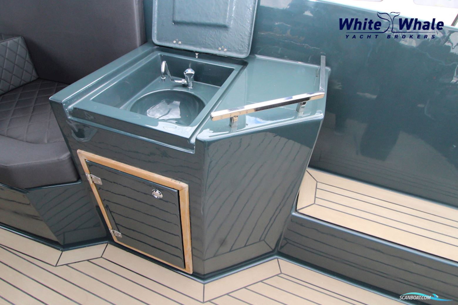 Tendr 27 Cabin