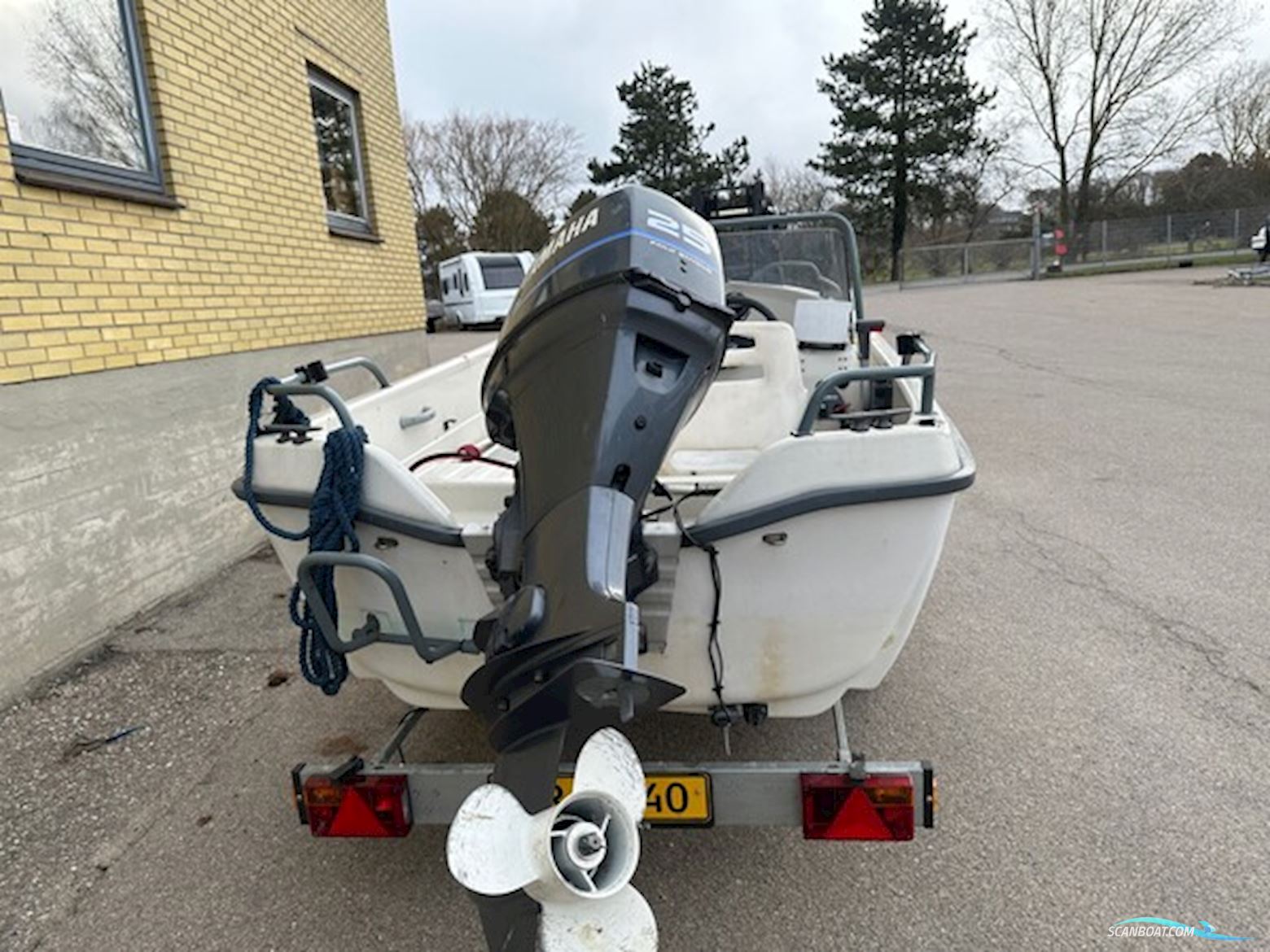 Terhi 6020 (2002) med Yamaha 25 HK (2001) + trailer & udstyr – Nyserviceret – 45.000 kr