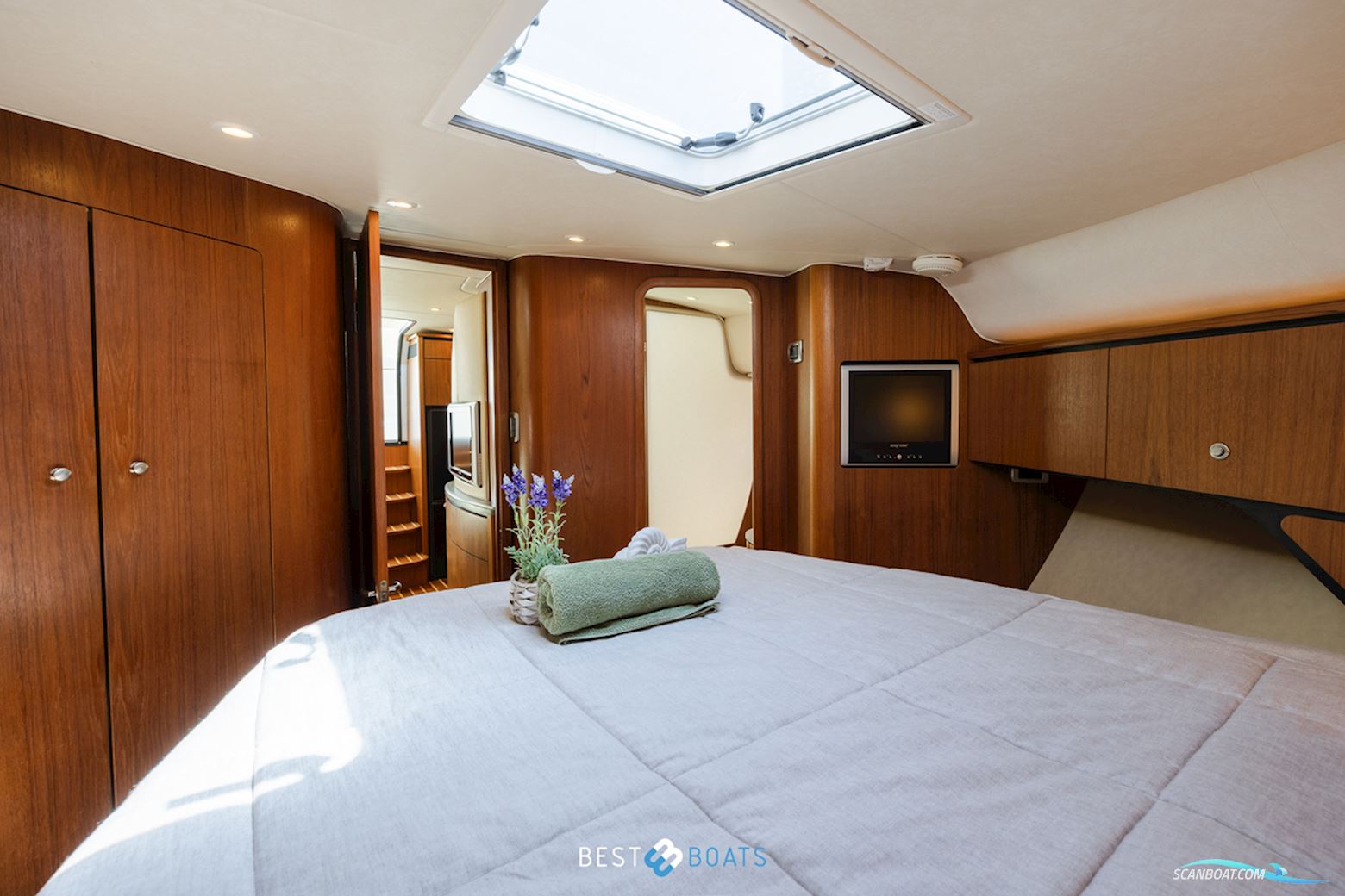 Tiara 4300 Sovran