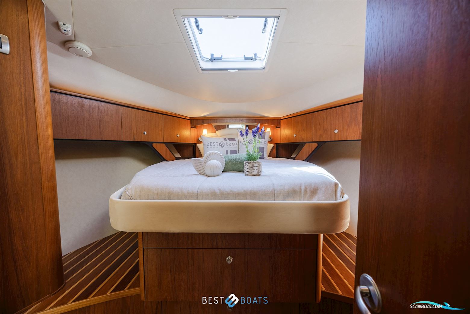 Tiara Yachts 4300 Sovran