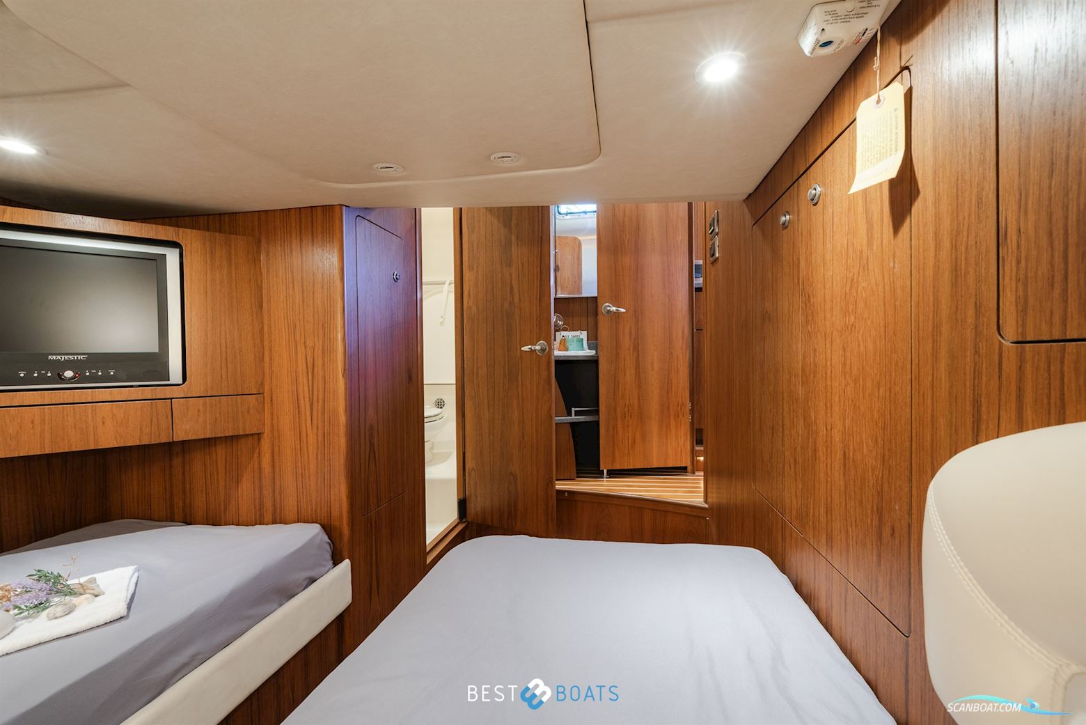Tiara Yachts 4300 Sovran