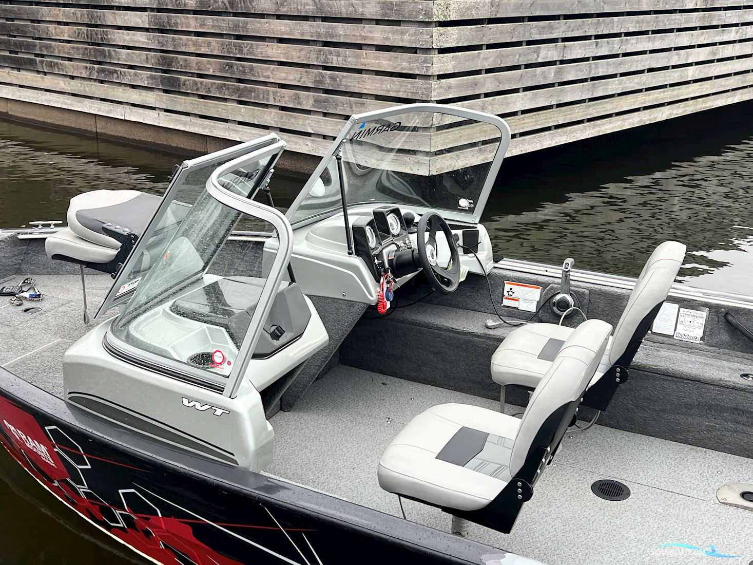 Tracker Pro Guide V16 WT