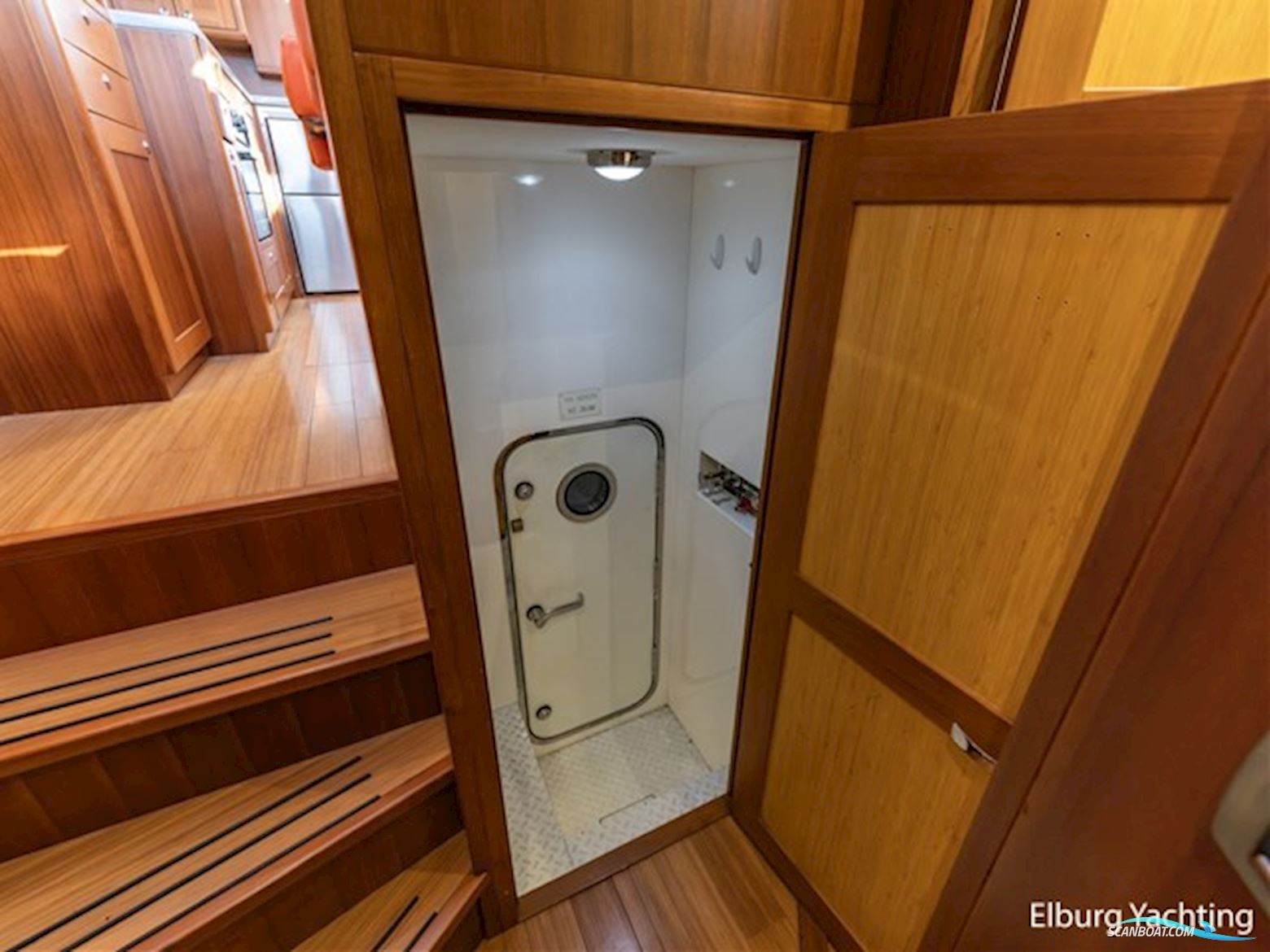Trader 42 - Cabrio