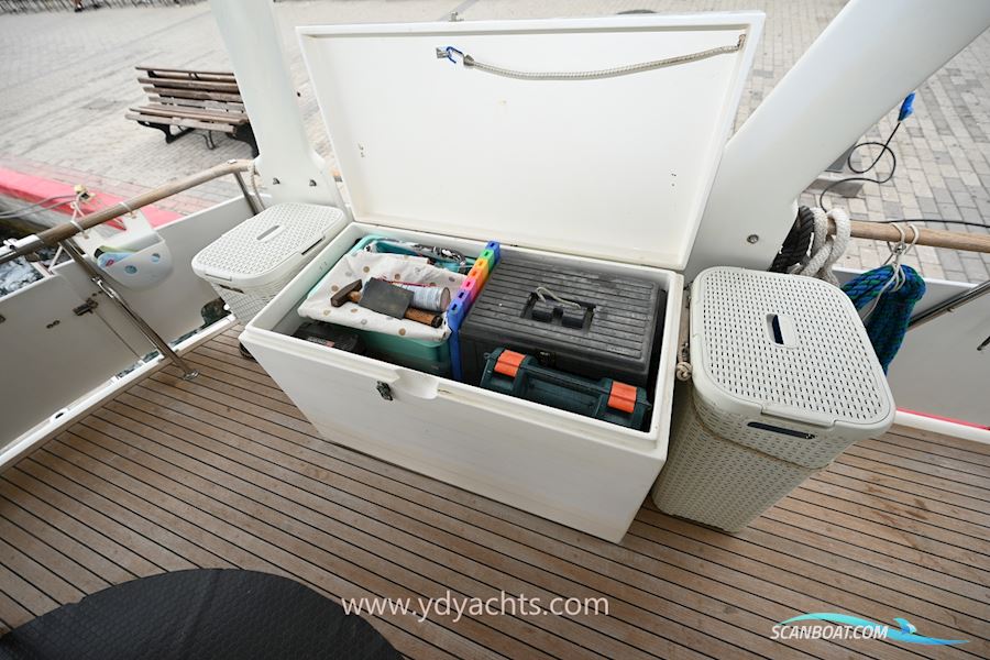 Trader 44 Sundeck