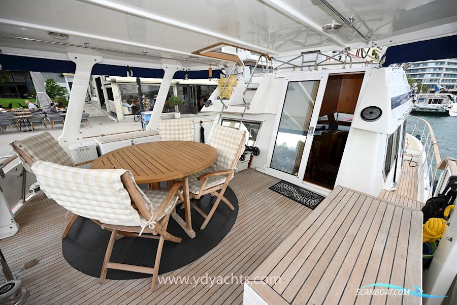 Trader 44 Sundeck