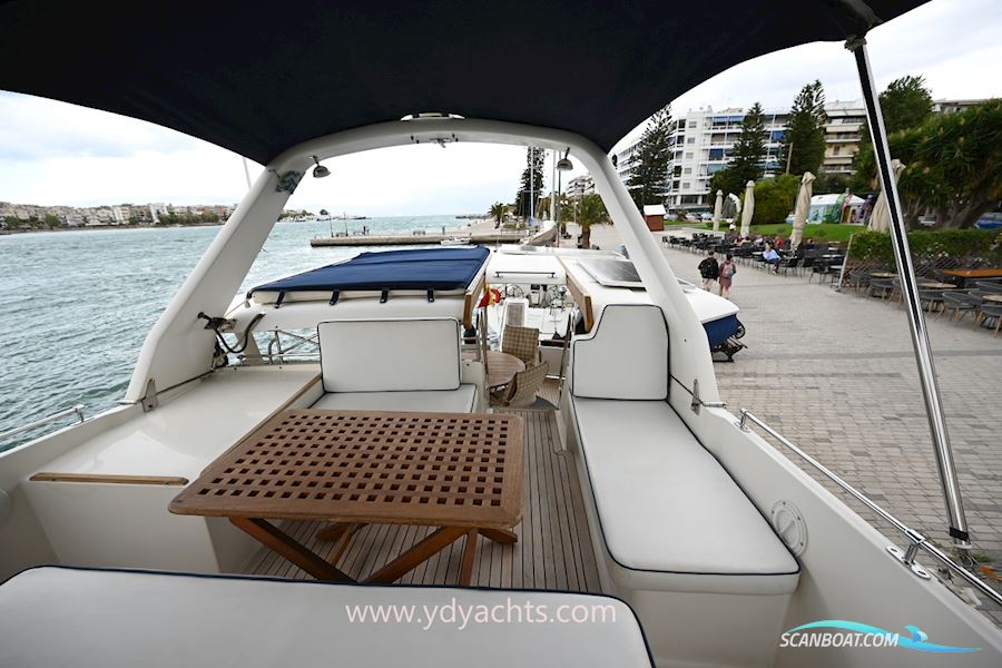 Trader 44 Sundeck