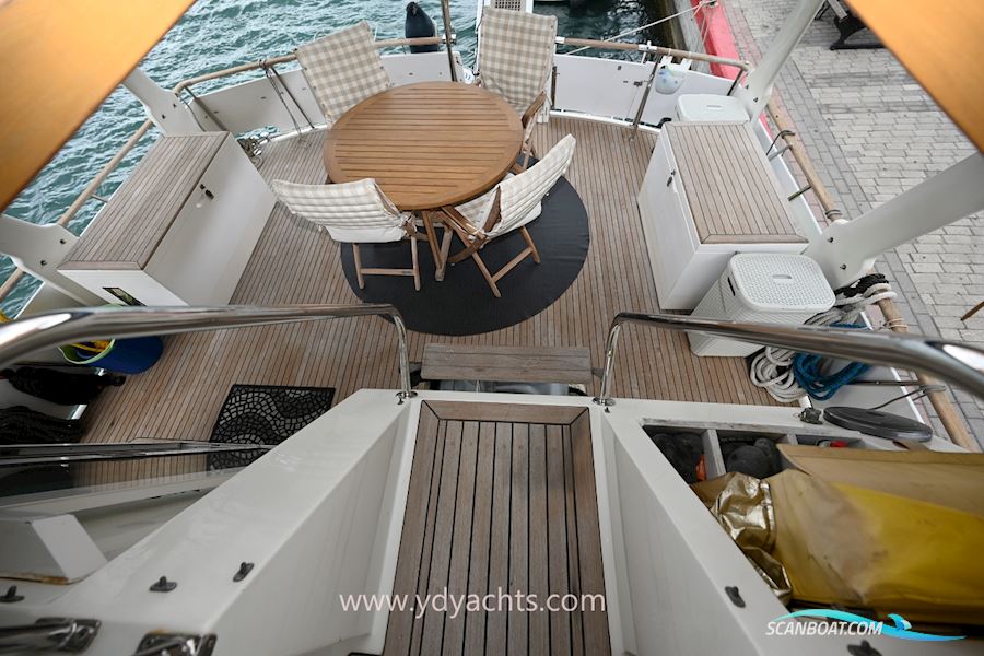 Trader 44 Sundeck