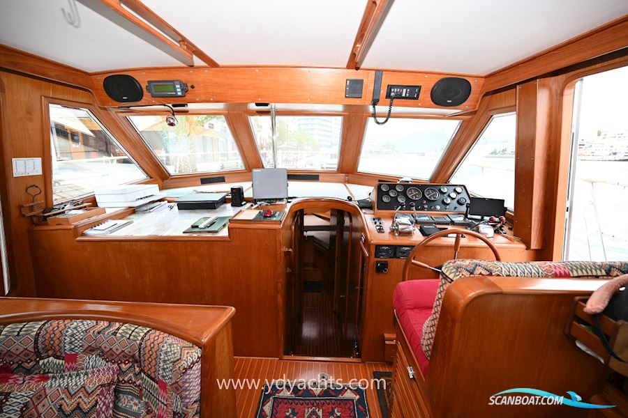 Trader 44 Sundeck