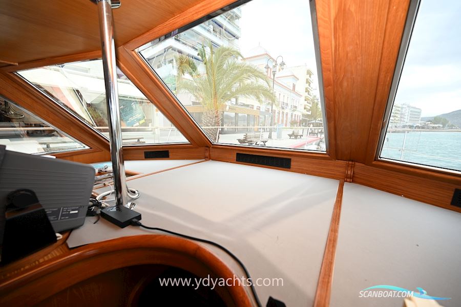 Trader 44 Sundeck