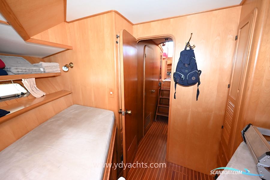Trader 44 Sundeck