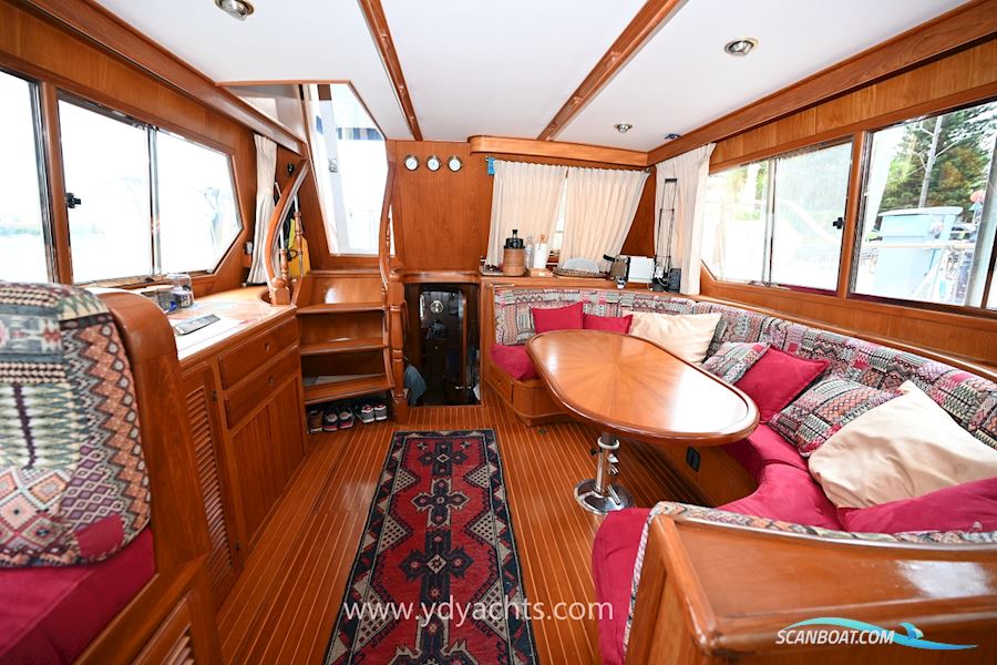 Trader 44 Sundeck