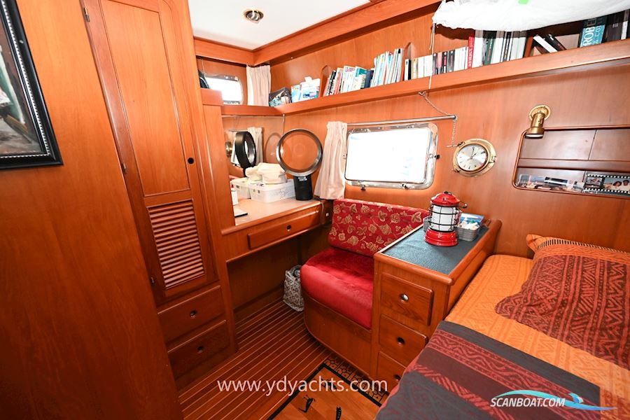 Trader 44 Sundeck