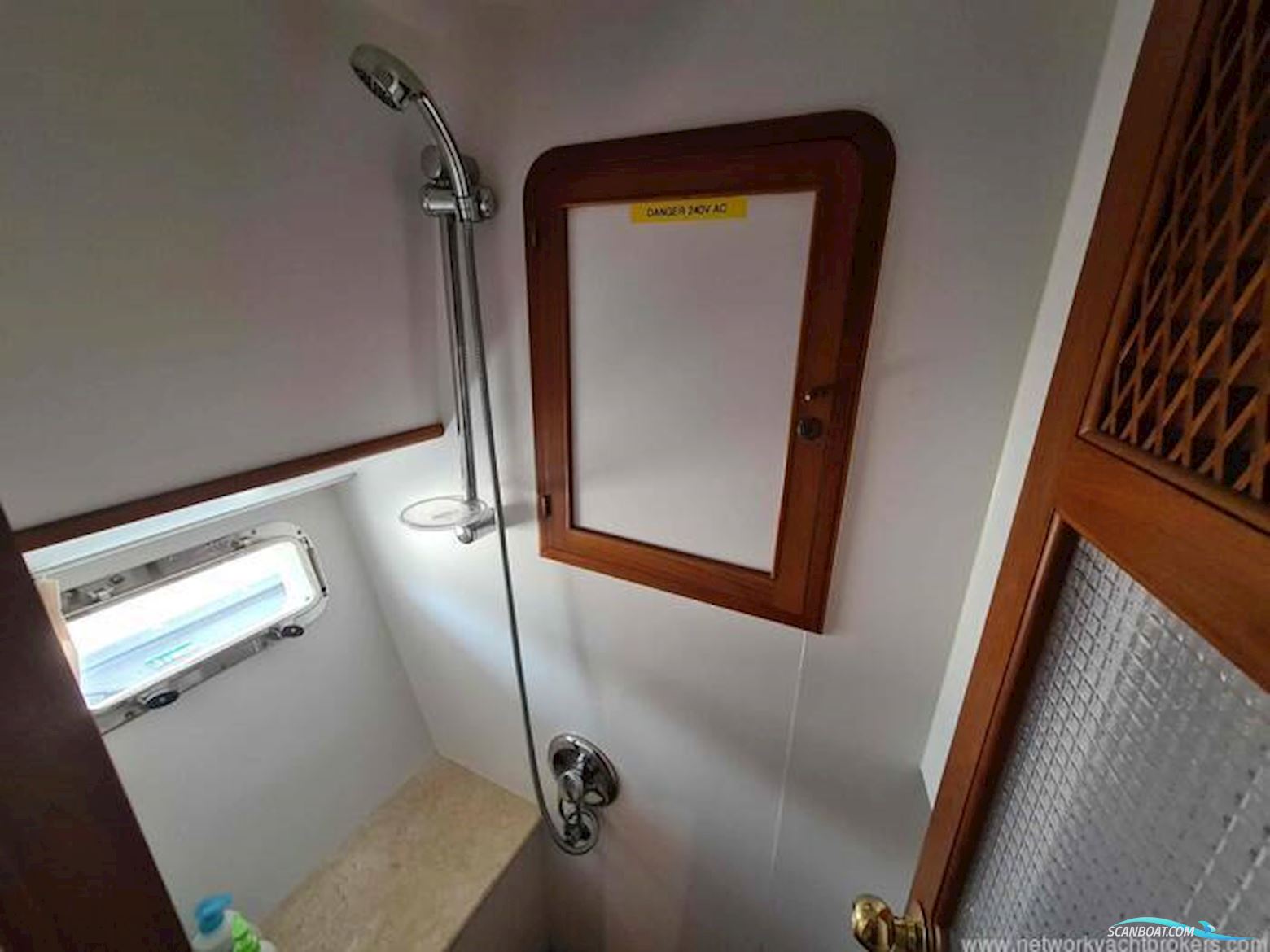 Trader Signature 535