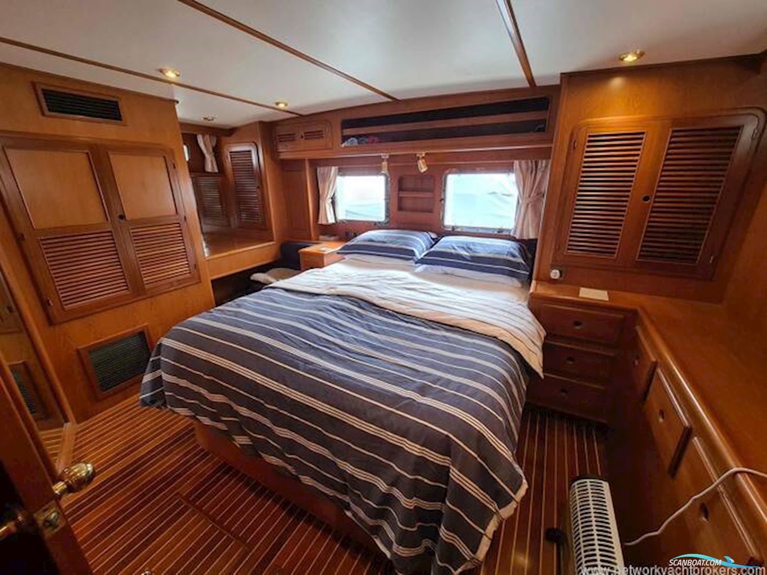 Trader Signature 535