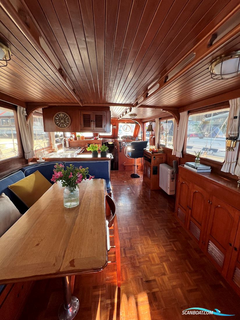 Trawler Sedan 41 Europe 