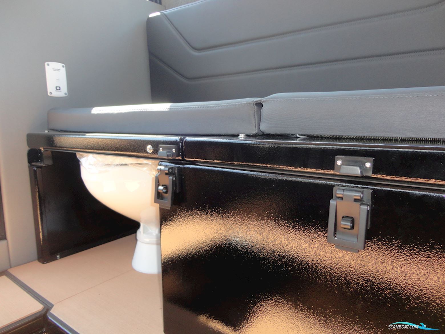 Ums Boat Cabin Cruiser