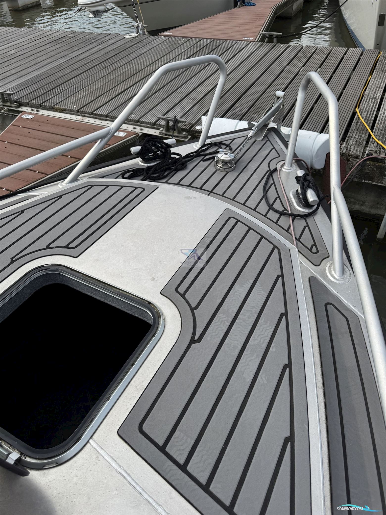 V-Boats Voyager 700 Cabin