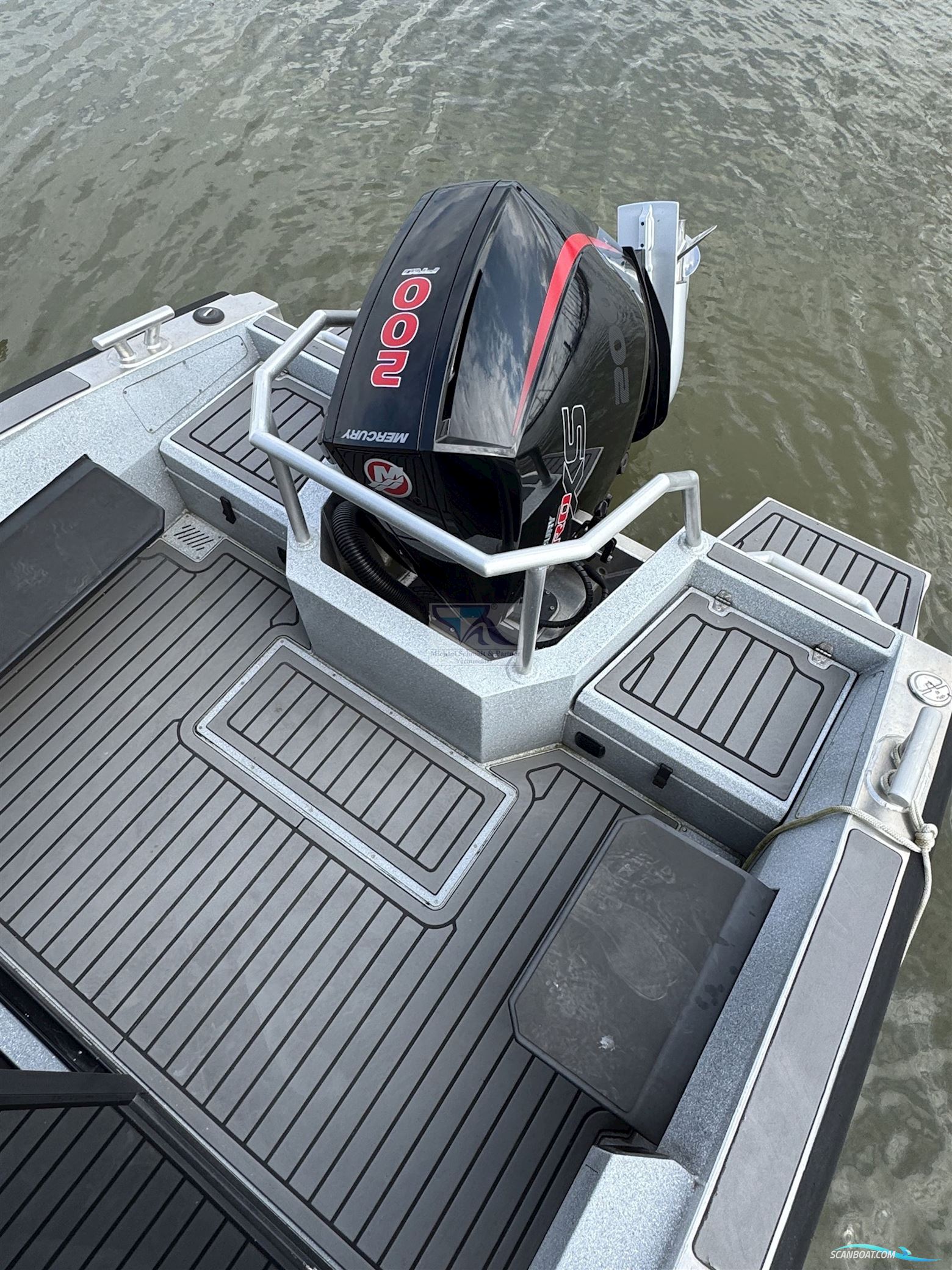 V-Boats Voyager 700 Cabin