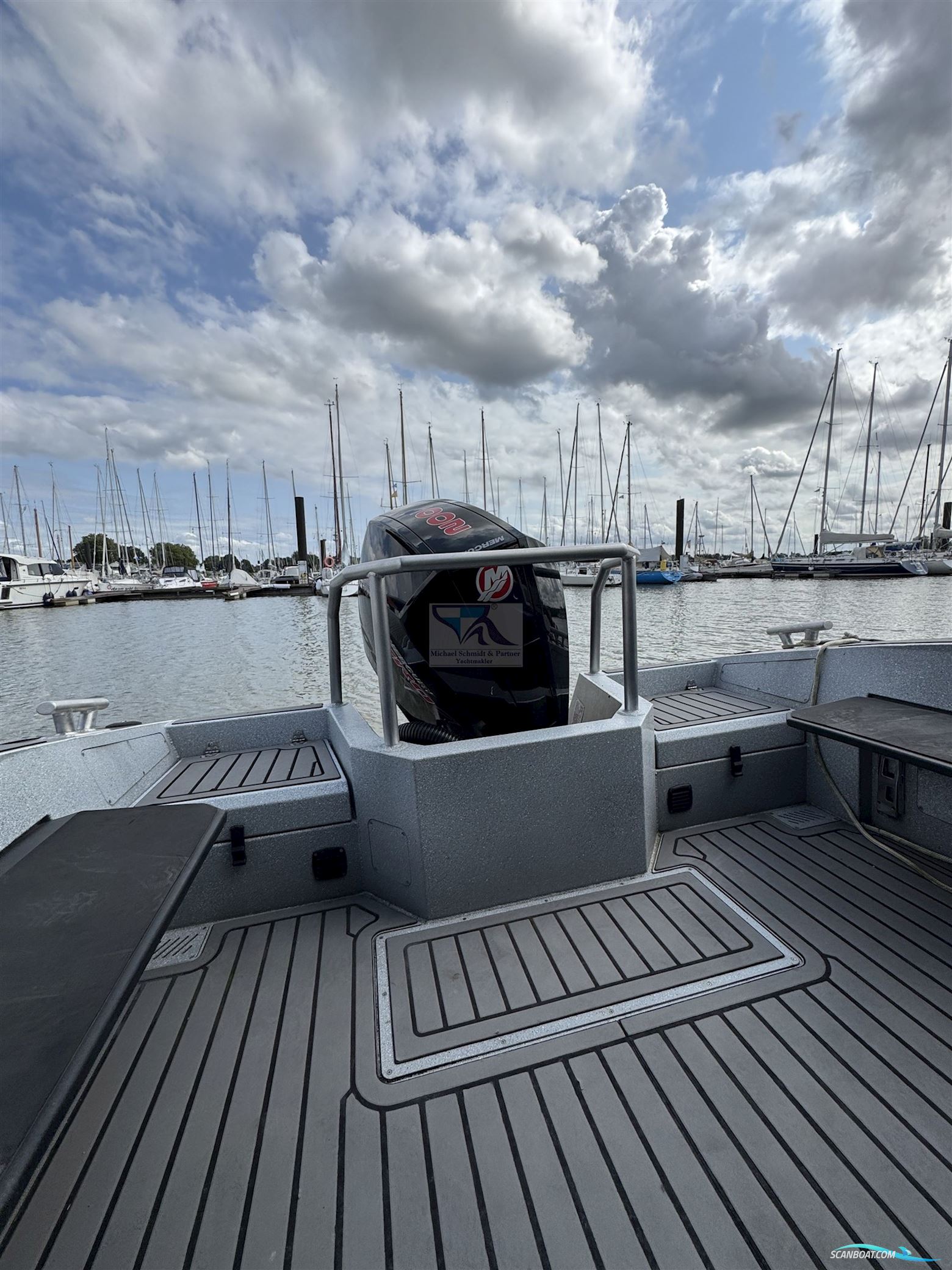 V-Boats Voyager 700 Cabin