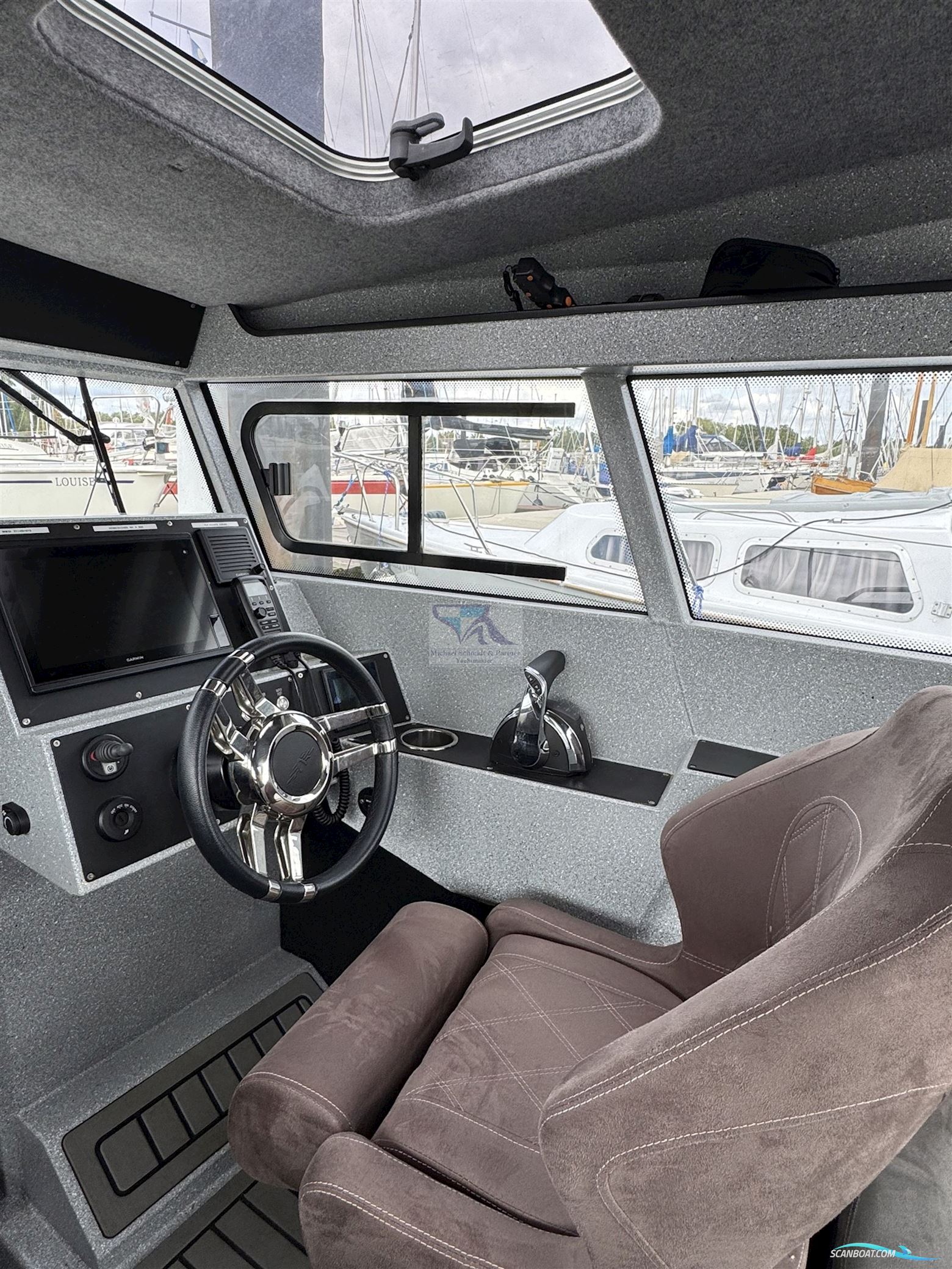 V-Boats Voyager 700 Cabin