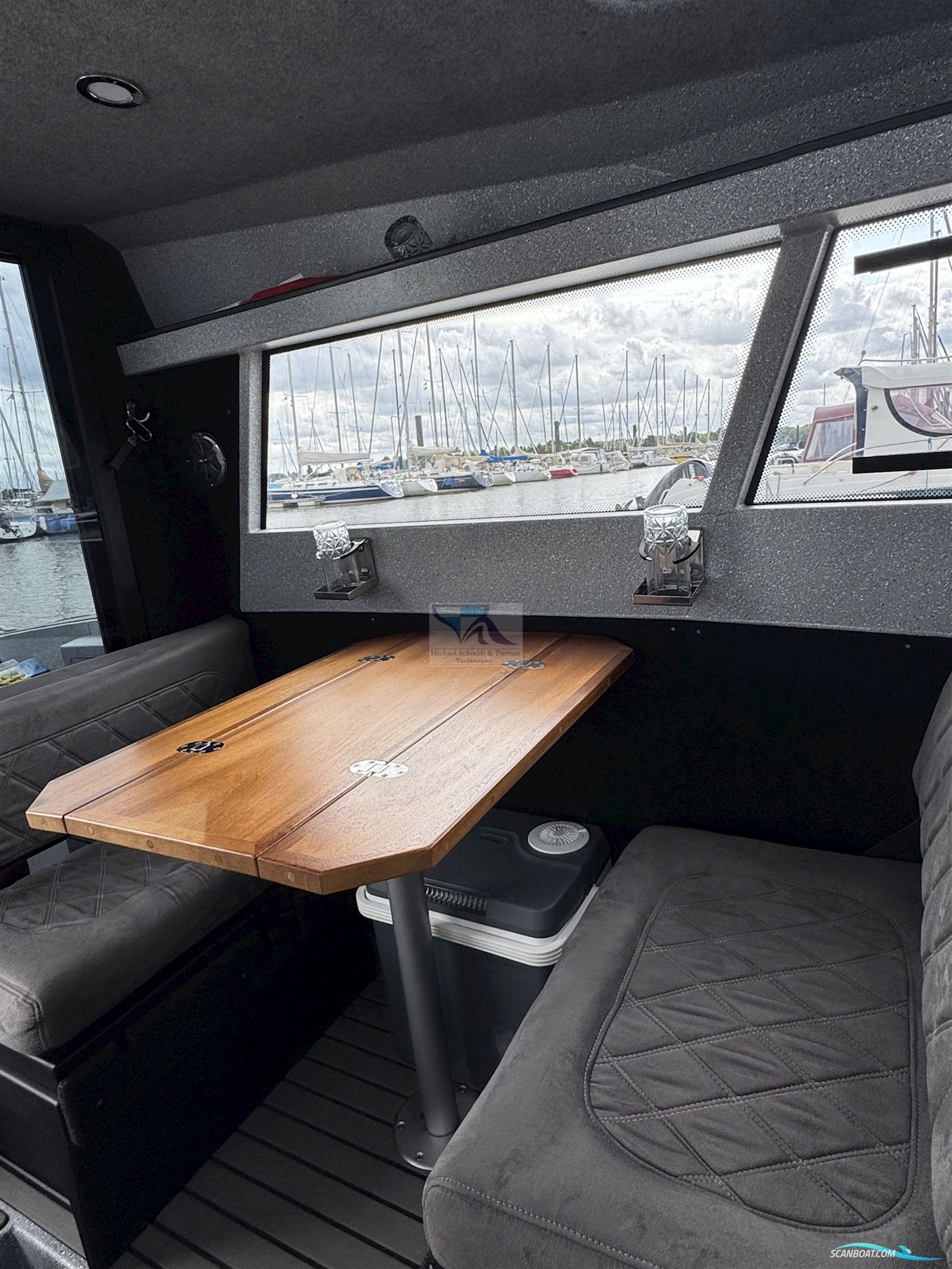 V-Boats Voyager 700 Cabin