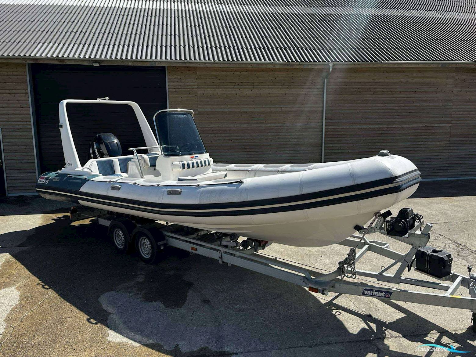 Valiant 750 Med 250 hk Verado