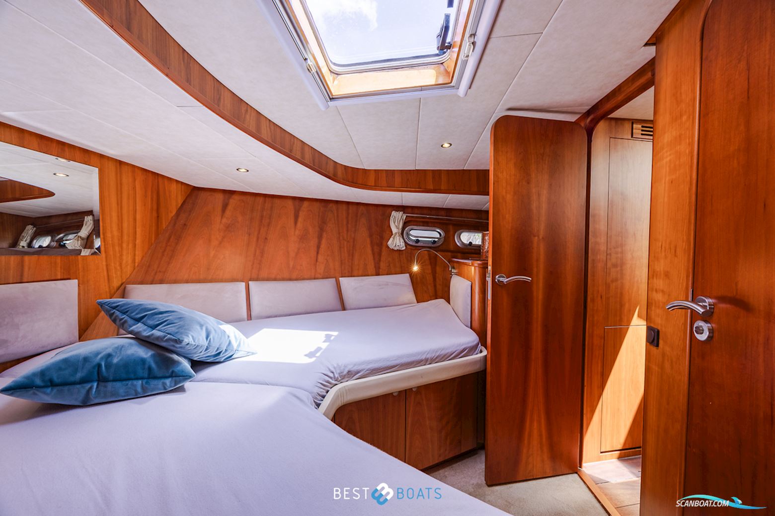 Van Den Hoven Exclusive 1600