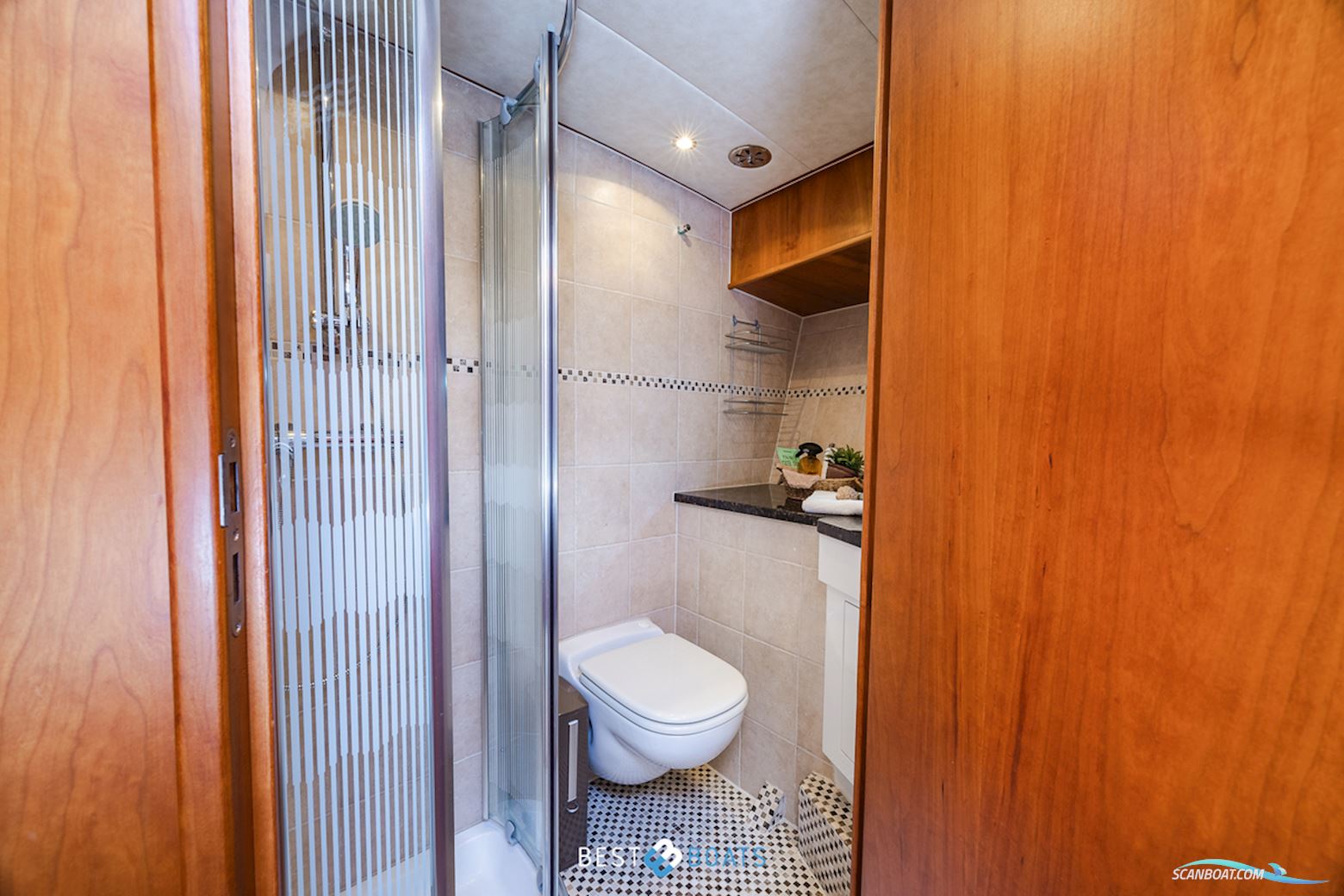 Van Den Hoven Exclusive 1600