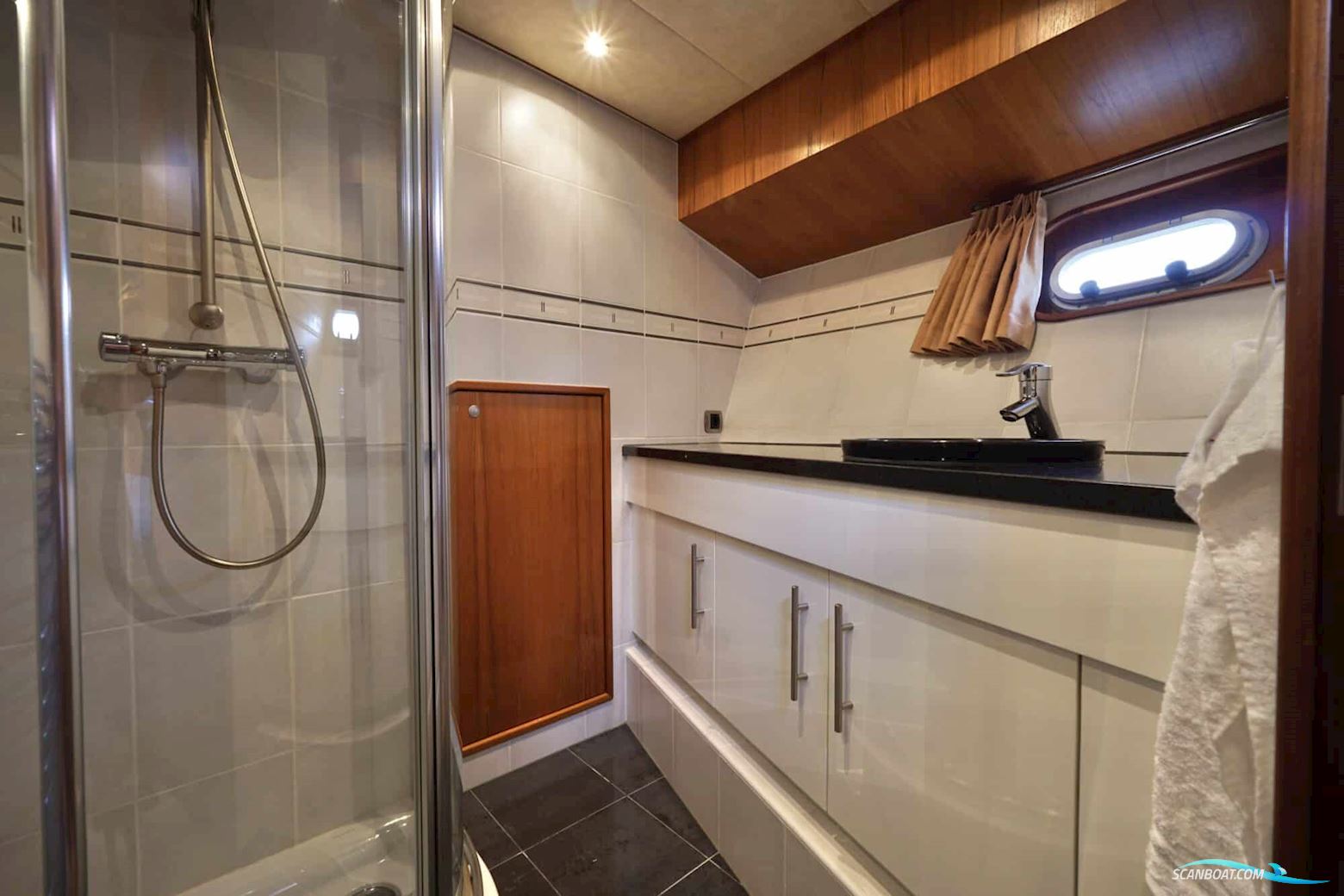 Van den Hoven Exclusive 18.00 VS