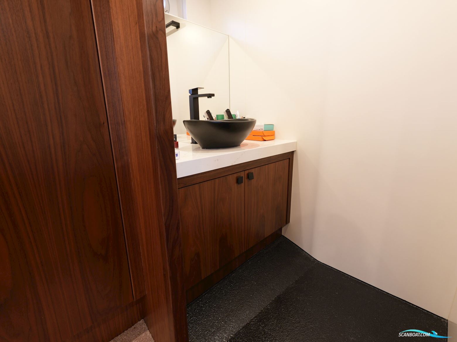 Van den Hoven Executive 15.00 MK II