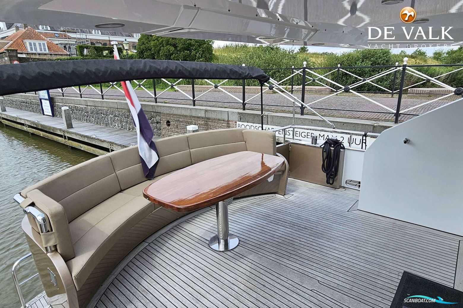 Van Den Hoven Executive 1700