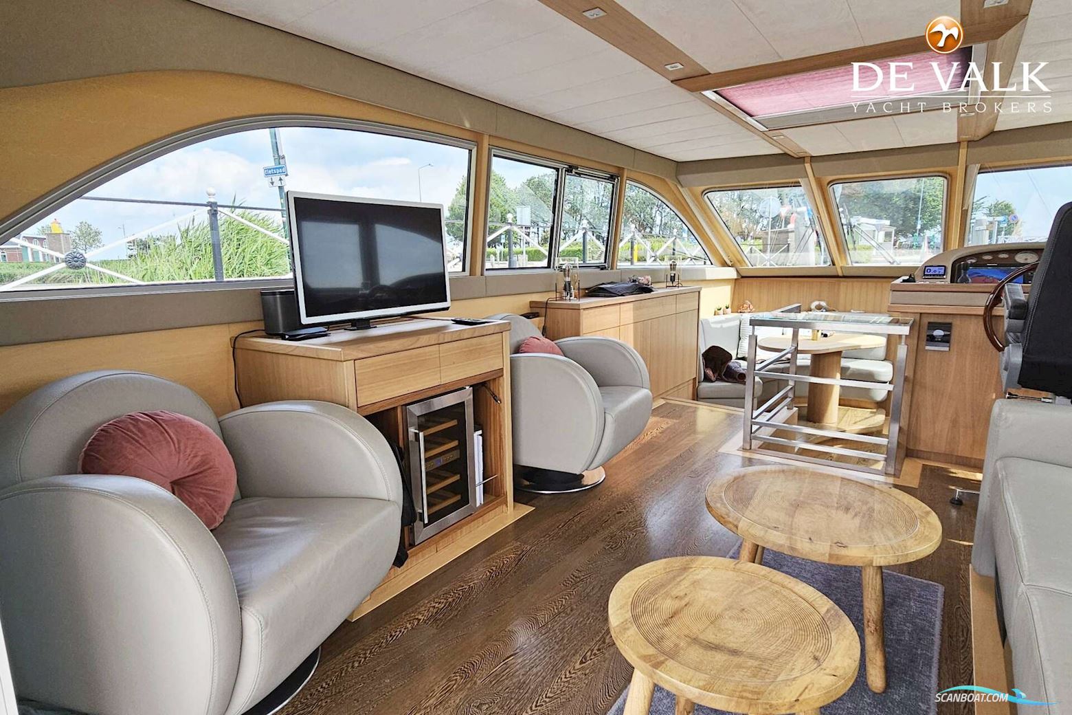 Van Den Hoven Executive 1700