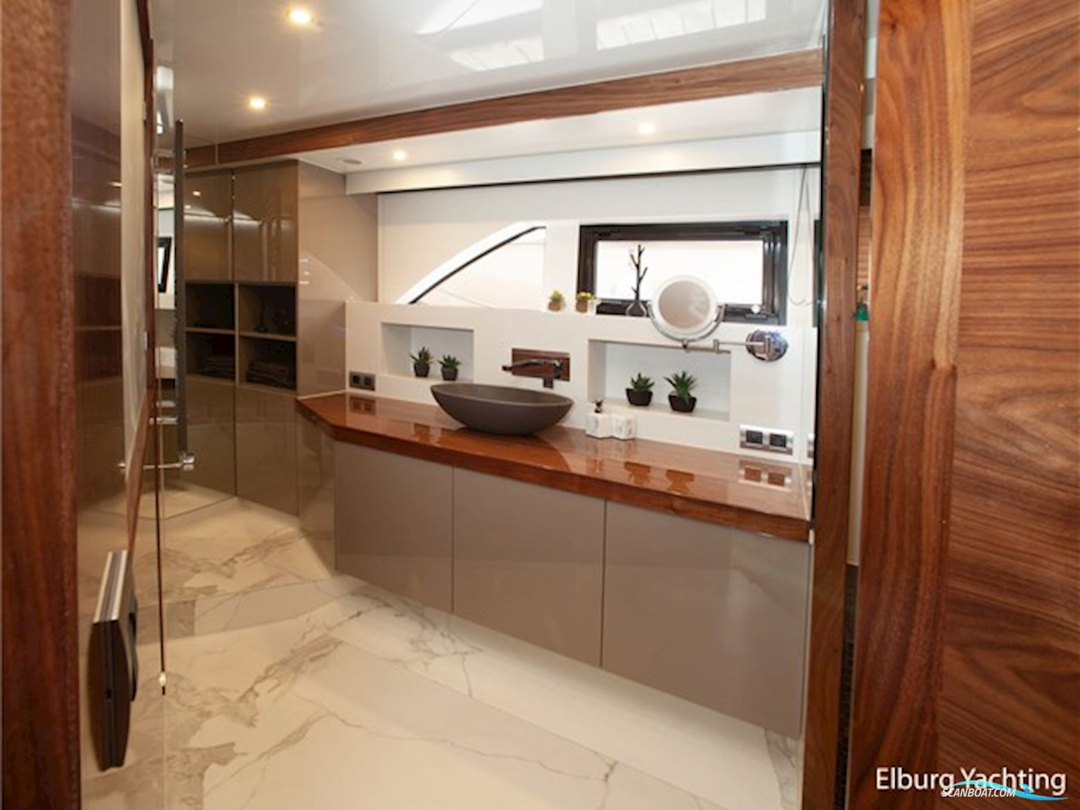 Van Den Hoven Executive 2100
