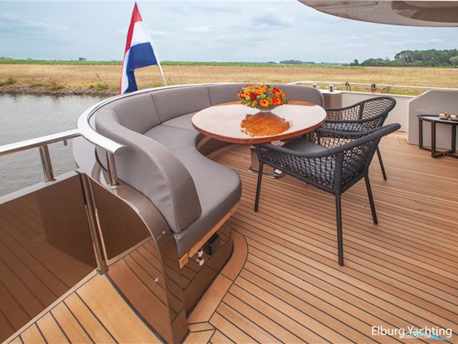 Van Den Hoven Executive 2100