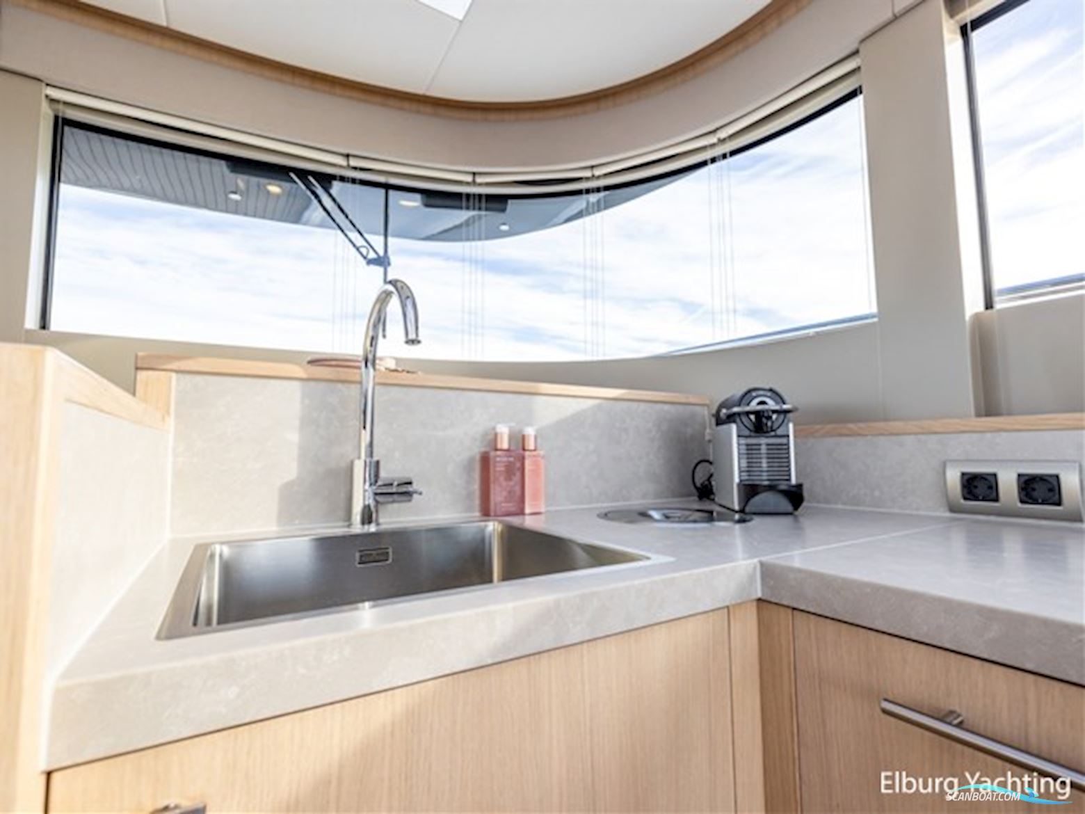 Van den Hoven Voyager 50 