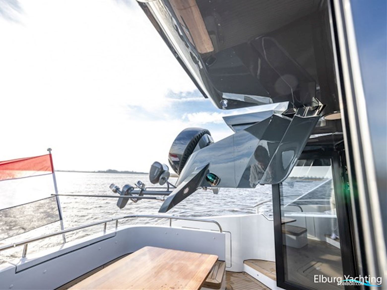 Van den Hoven Voyager 50 