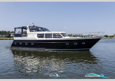 Van Der Heijden 1500 Motorboten 1999, met Volvo Penta is een bekend merk van betrouwbare en krachtige scheepsmotoren, populair in de watersport en beroepsvaart vanwege hun duurzaamheid en goe motor, The Netherlands