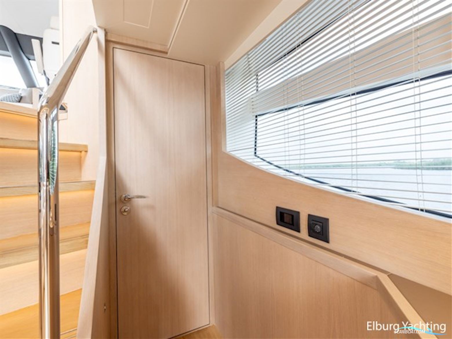 Van der Valk Beachclub 660 - Flybridge 