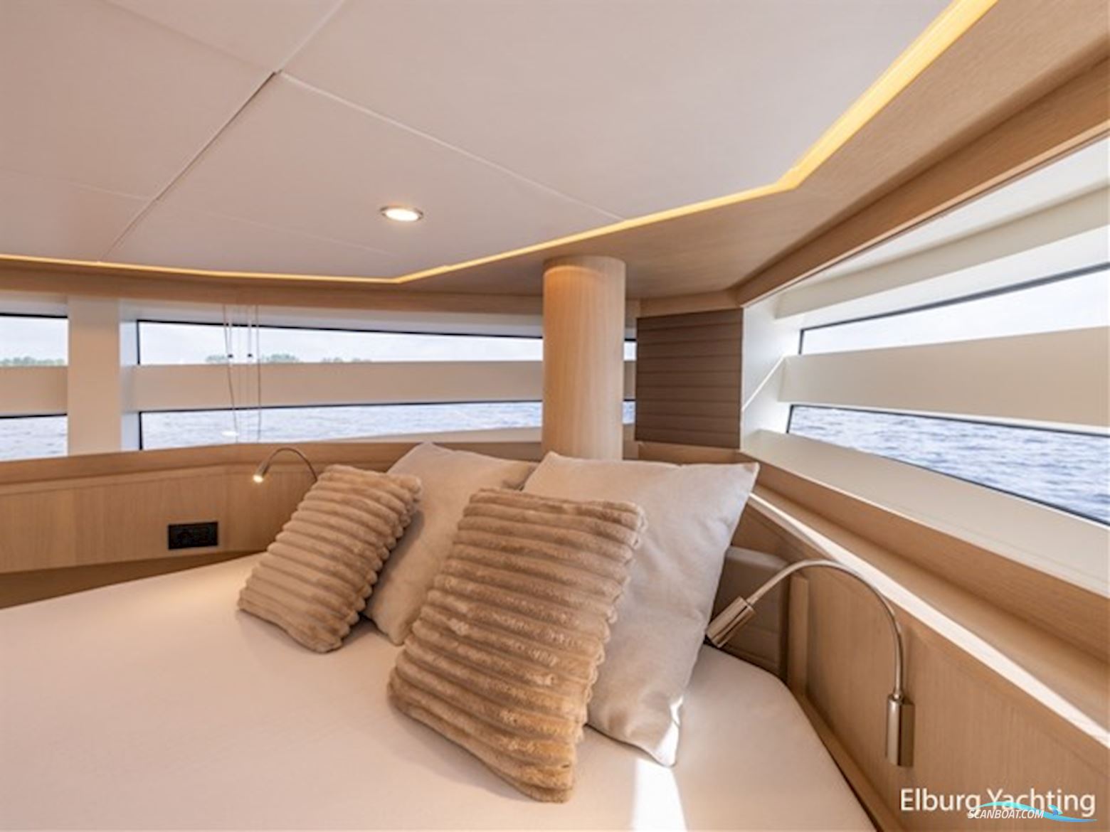 Van der Valk Beachclub 660 - Flybridge 