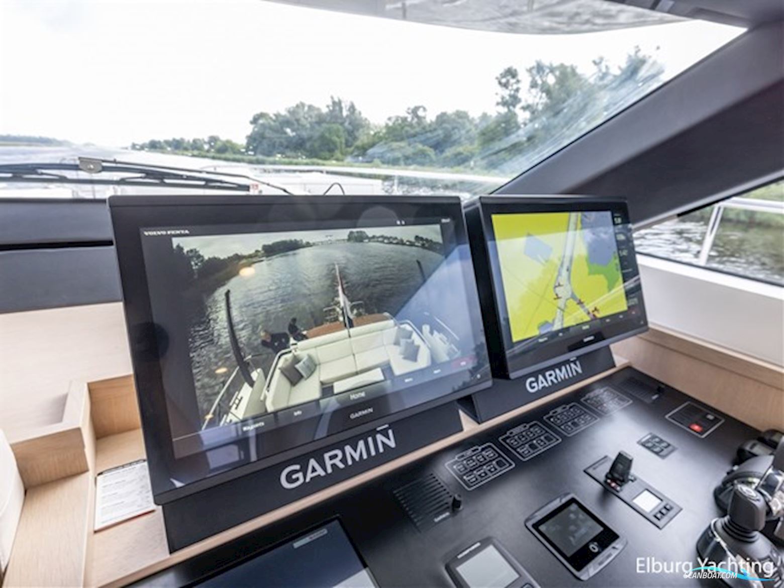 Van der Valk Beachclub 660 - Flybridge 